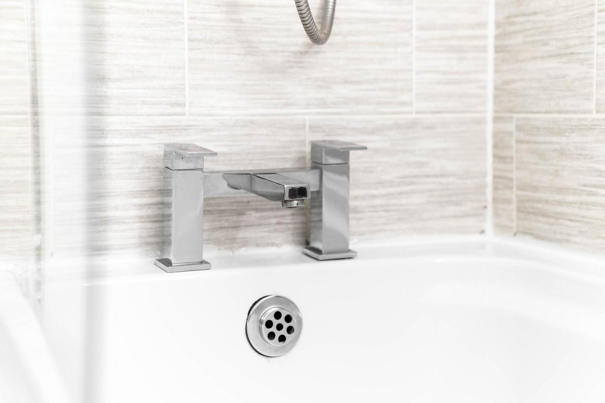 Lavish 3 Bedroom House With Ensuite And Parking By Azura Nights Birmingham Zewnętrze zdjęcie